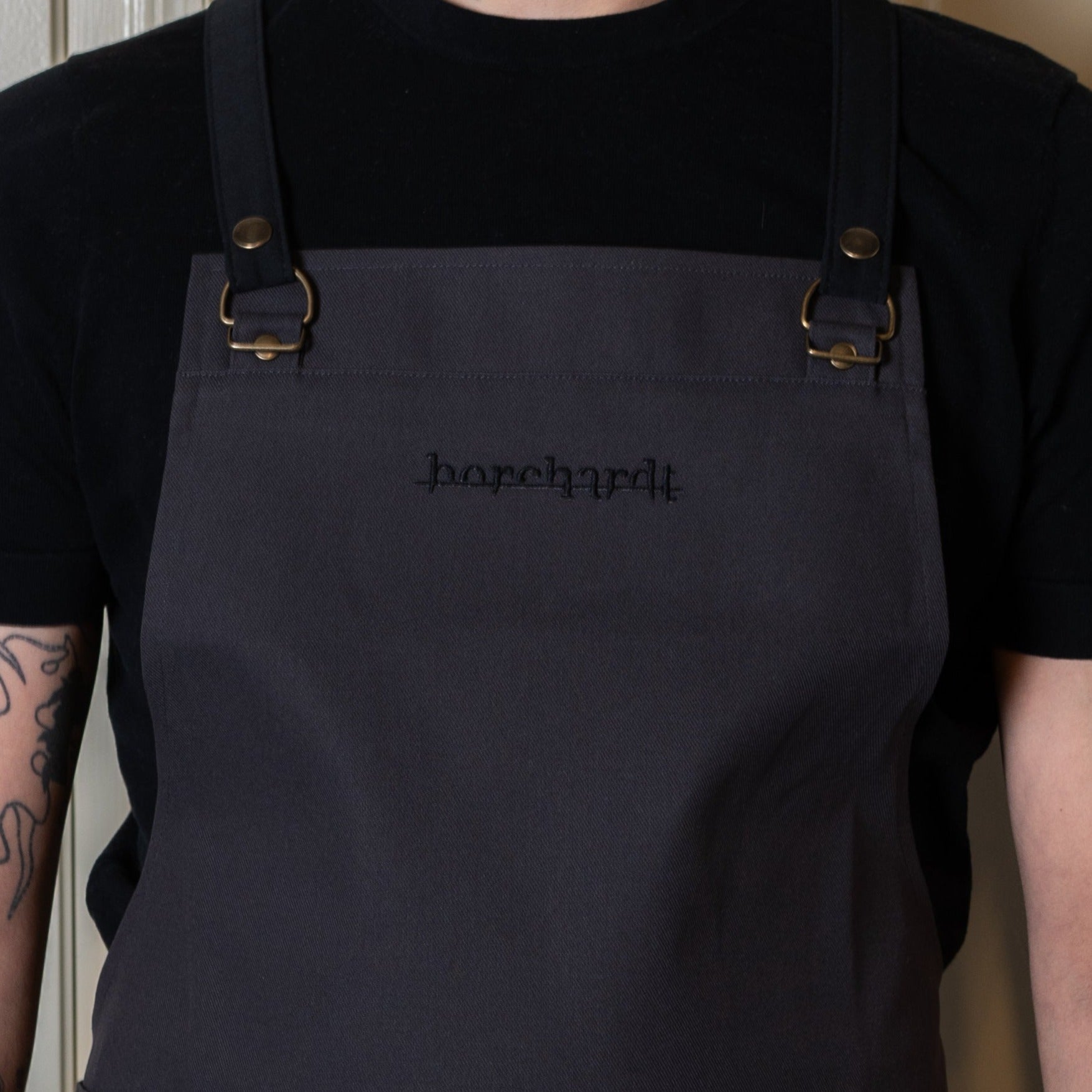 Design apron with borchardt logo